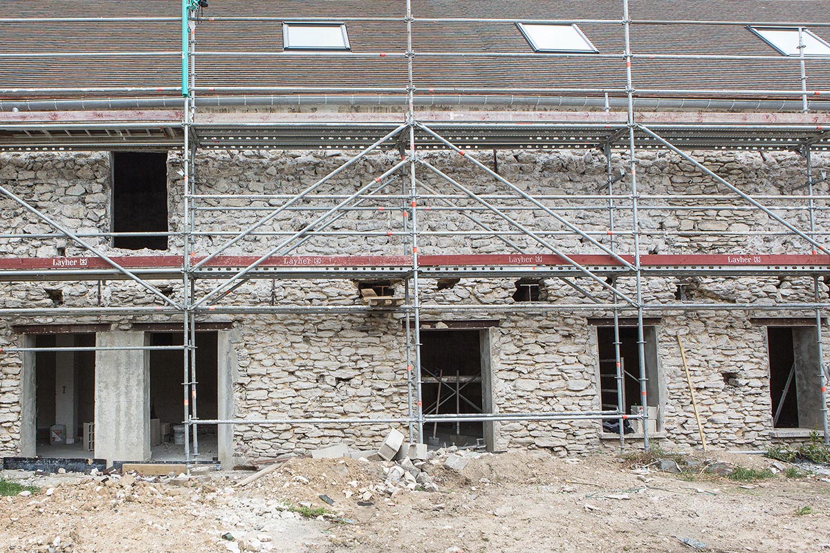 Rénovation corps de ferme en restaurant étoilé Enduits chaux naturelle bâti ancien Mortiers Tilia 2 - RS