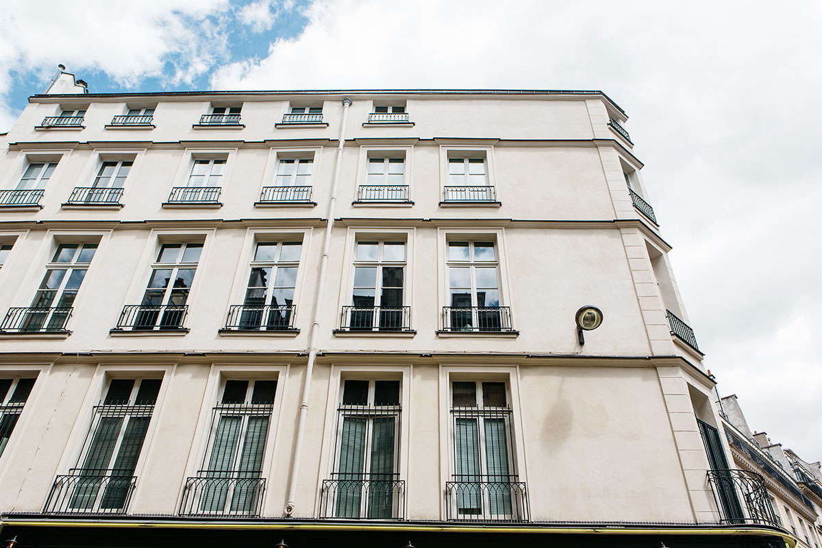 Rénovation totale d’une façade ancienne à pans de bois Enduits chaux naturelle Mortiers Tilia 2-RS