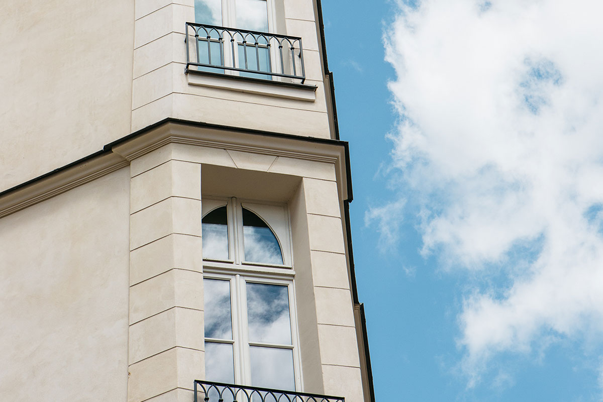 Rénovation totale d’une façade ancienne à pans de bois Enduits chaux naturelle Mortiers Tilia 3-RS