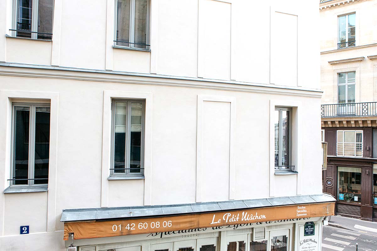 Restauration d’une façade typique du bâti ancien à Paris Enduits chaux naturelle Mortiers Tilia 5 RS